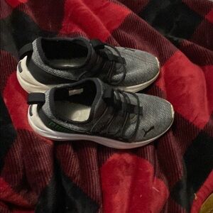 Puma Gray and Black Sneakers Athletic Design